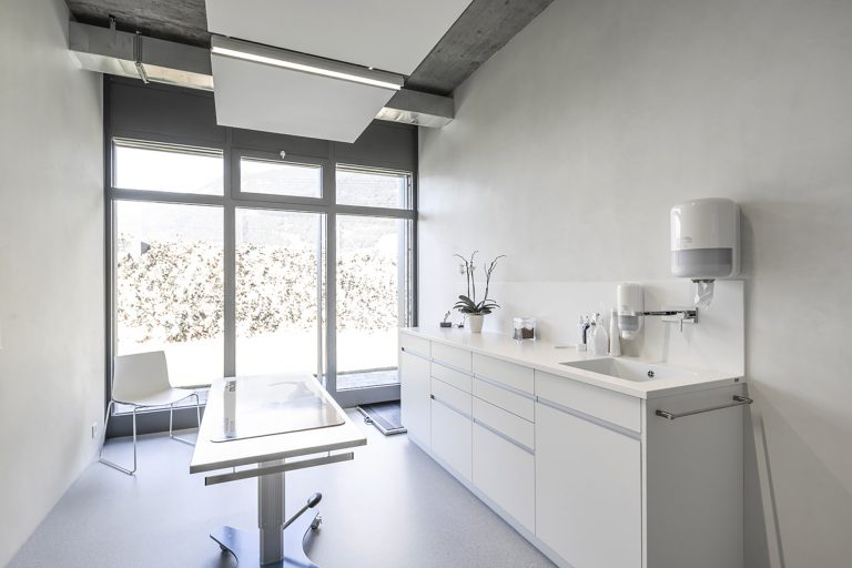 corian استفاده از کورین در فضای درمانی و آزمایشگاهی