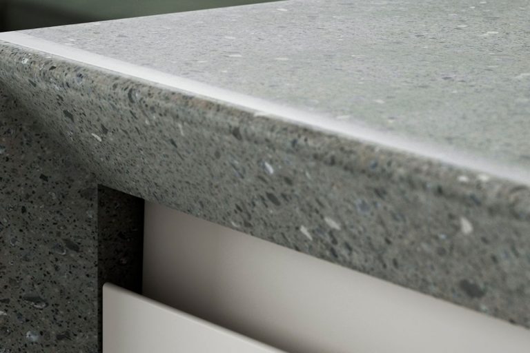 Bearing the weight of corin plates تحمل وزن صفحات کورین