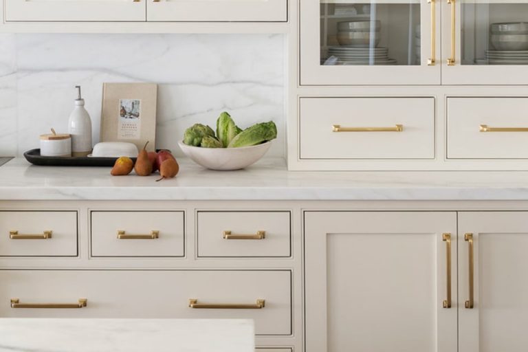 Kitchen cabinets with bright colors کابینت آشپزخانه با رنگ های روشن