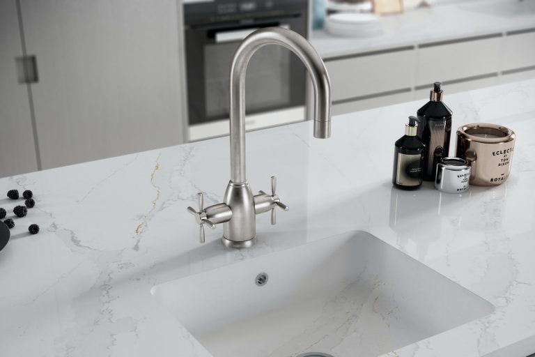 Milky quartz stone سنگ کوارتز شیری