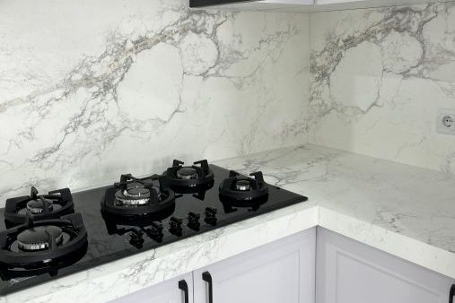 IMG_3719 مزایای استفاده از سنگ مصنوعی بعنوان سنگ کابینت | فراسنگ